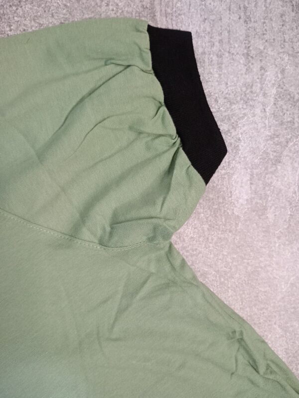 Lacoste Verde de cuello Negro - Image 3