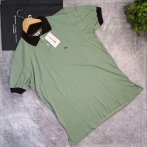 Lacoste Verde de cuello Negro