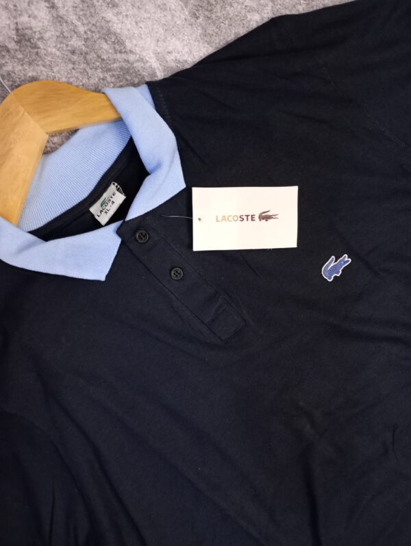 Lacoste Azul oscuro con cuello Celeste - Image 3