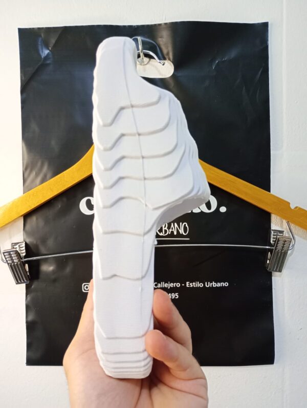 Ojota Adilette Blanca - Image 3
